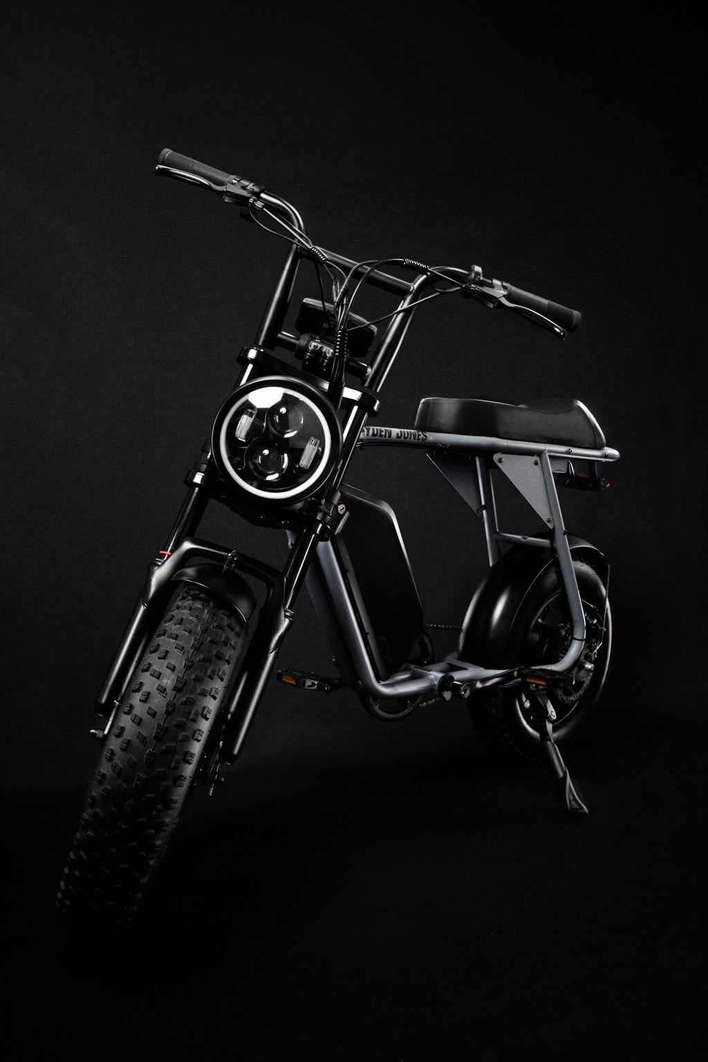 Bicicleta eléctrica Jayden Jones Hurricane — tres cuartos estudio