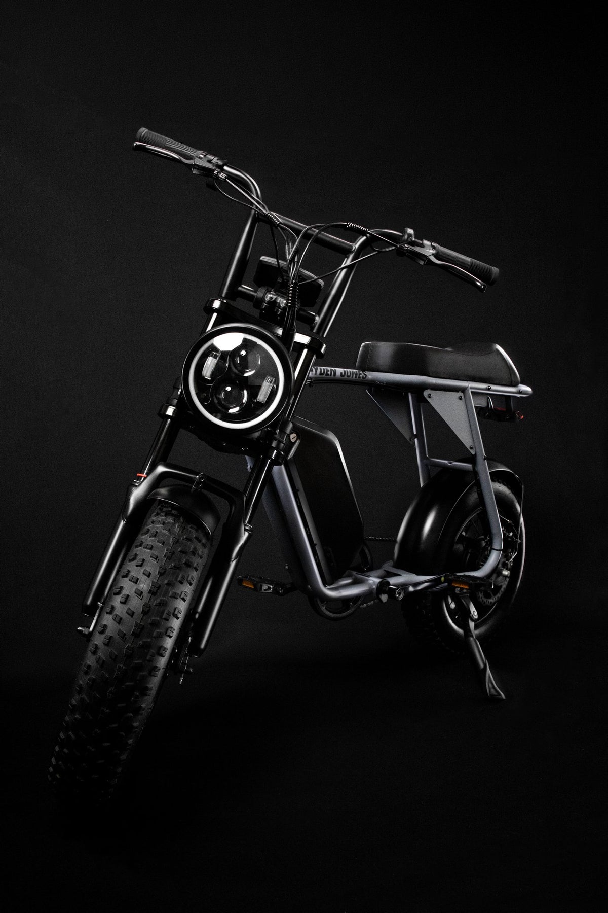 Bicicleta eléctrica Jayden Jones Hurricane — tres cuartos estudio