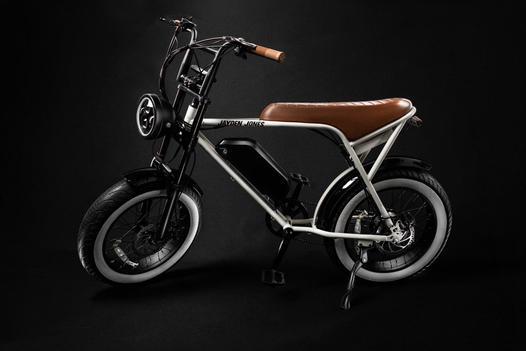 Bicicleta eléctrica Jayden Jones Santa Monica — lateral estudio