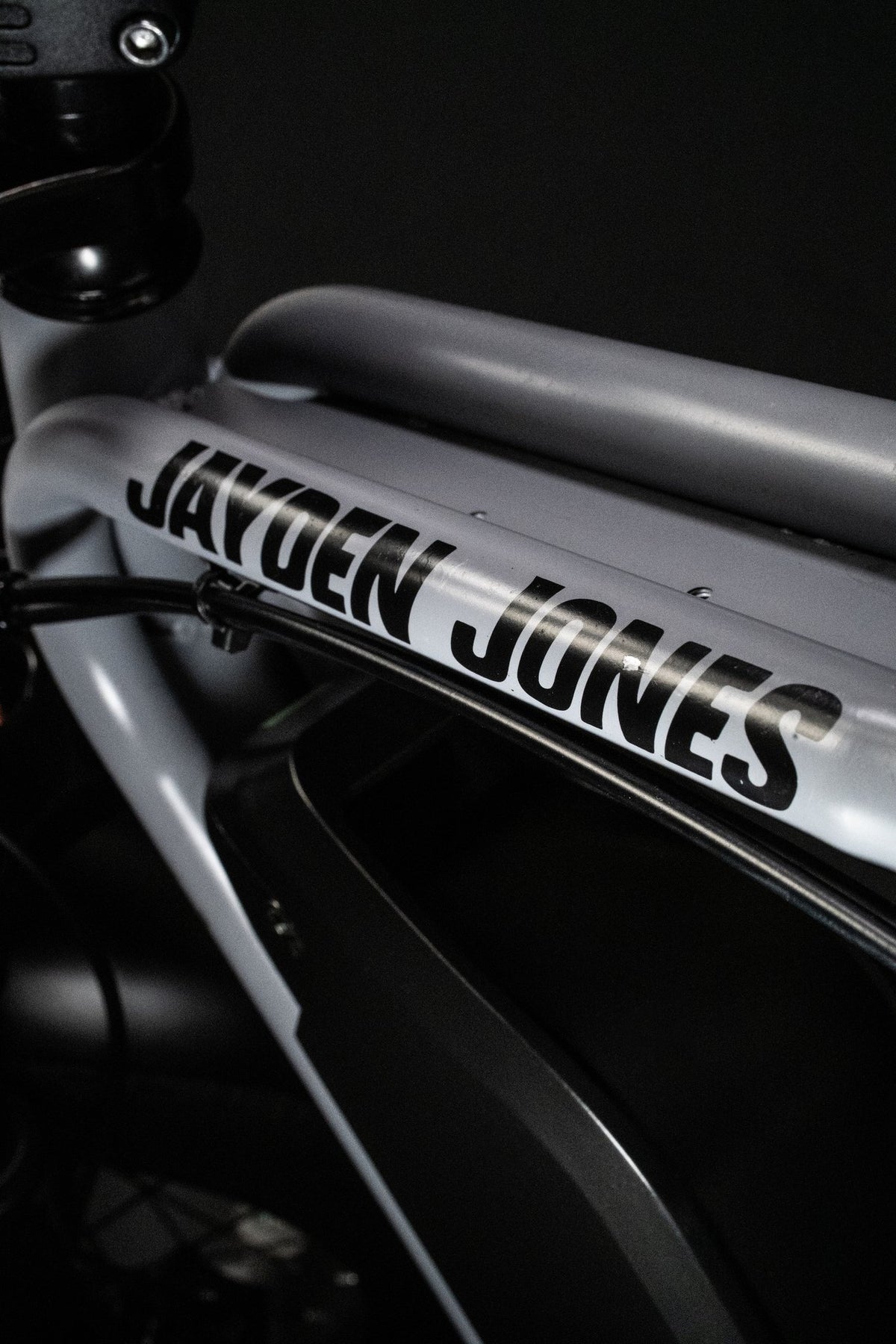 Bicicleta eléctrica Jayden Jones Hurricane — cuadro