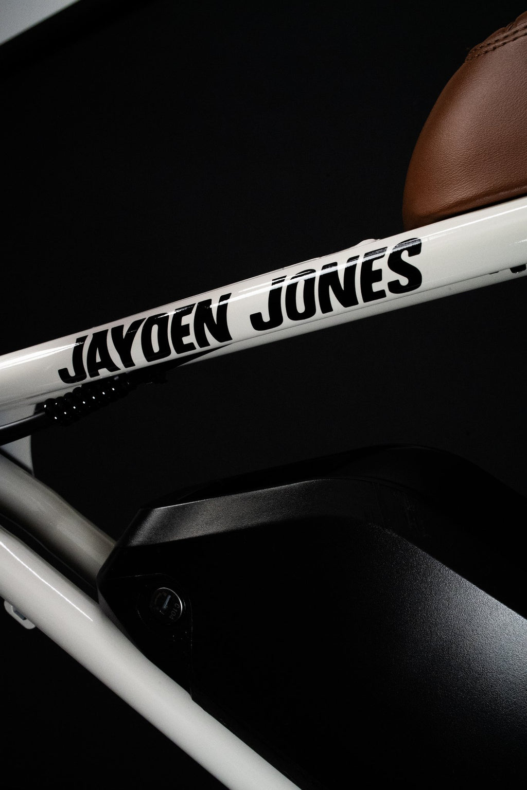 Bicicleta eléctrica Jayden Jones Santa Monica — cuadro y bateria
