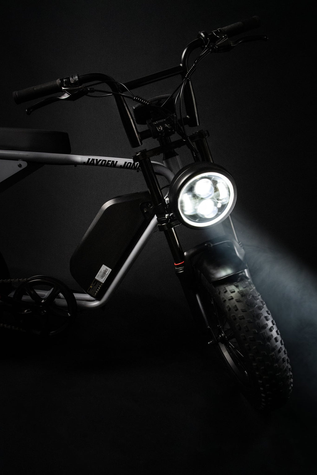 Bicicleta eléctrica Jayden Jones Hurricane — faro led
