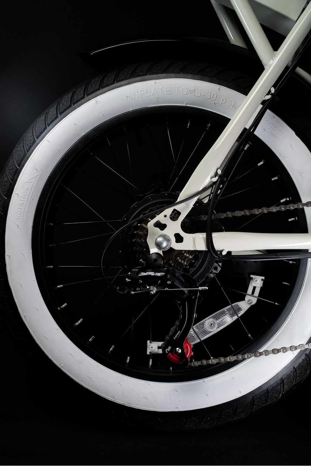Bicicleta eléctrica Jayden Jones Santa Monica — rueda banda blanca